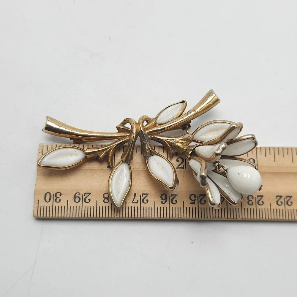Vintage Gold Tone Floral Brooch With White Glass Petals Dangling Beads